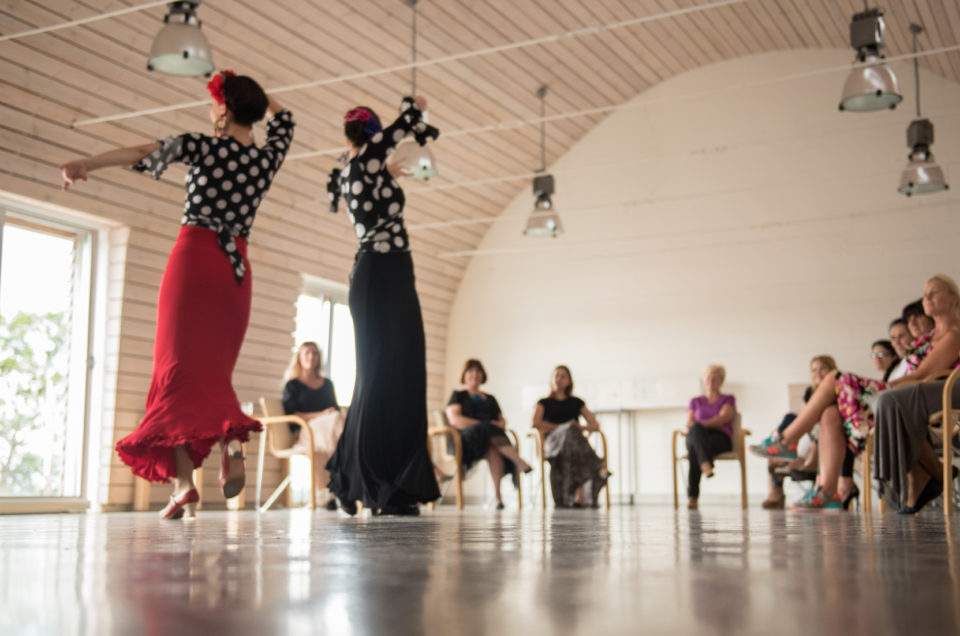 Nogi same tańczą – Tango? Bachata? Flamenco?