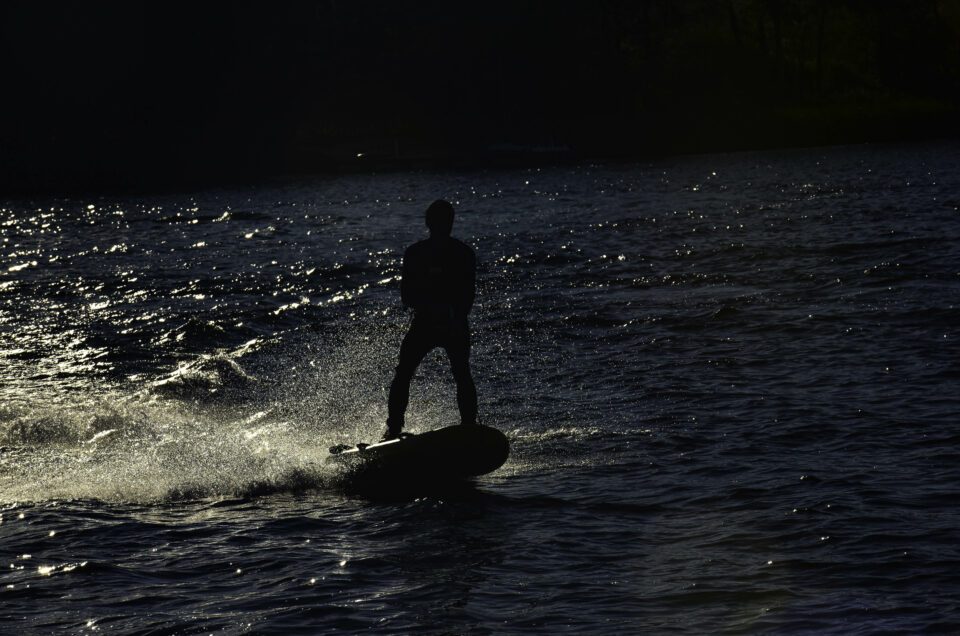 Najprawdopodobniej nikt z Was jeszcze tego nie próbował. E-jetboard.